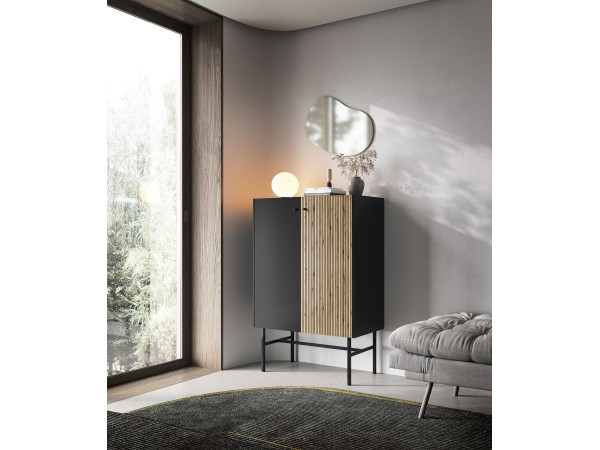 Wysoka Komoda 2D Diva kolor Czarny mat z lamelami.